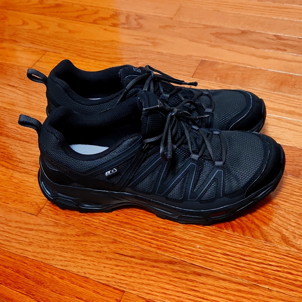 Salomon Hicking sneakers